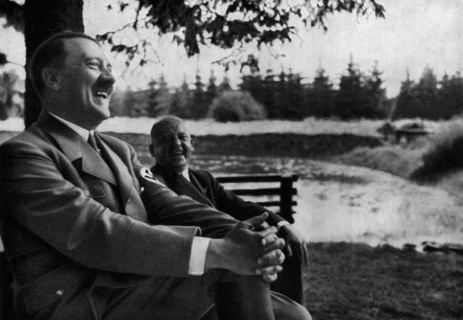 Adolf Hitler. Reise durch den Harz. Auch der Führer kann fröhlich sein. Adolf Hitler. Voyage à