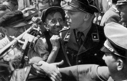Adolf Hitler. Jeder möchte einmal die Hand des Führers ergreifen. Adolf Hitler. Chacun aimerait