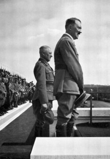 Adolf Hitler. Der Fürher mit Reicharbeitsführer Hierl vor 47,000 Arbeitmännern auf dem