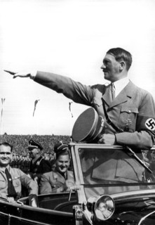 Adolf Hitler. Der Führer bei der Jugend auf dem Reichsparteitag 1935. Le Führer aux côté des jeunes