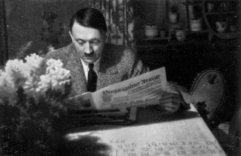 Adolf Hitler. Abend am Obersalzberg. Soirée à l'Obersalzberg.