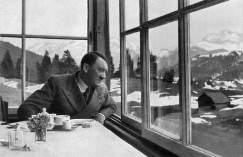 Adolf Hitler. Auf der G'schwandner Alm bei Garmisch. A l'auberge di Cygne à Garmish.