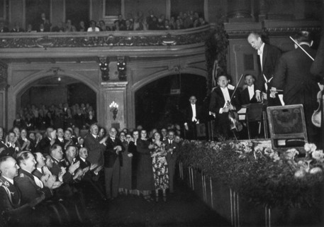 Adolf Hitler. In der Berliner Philarmonie. Der Führer bei einem Konzert des Philharmonischen