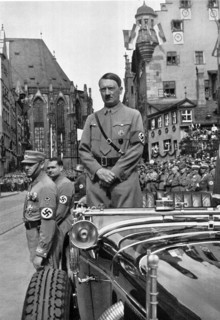 Adolf Hitler. Parteitag der Freiheit. Der Führer erwartet die braunen Kolonnen. La fête du Parti de