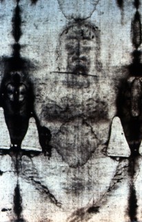 Saint-suaire de Turin. Le linceul de Turin est un tissu en lin ancien faisant l’objet d’une vive