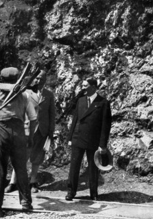 Adolf Hitler. Begegnung auf der neuen Alpenstraße. Rencontre sur la nouvelle route des Alpes.