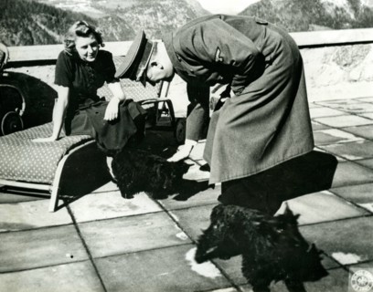 Photo d'Hitler et d'Eva Brown à Berchtesgaden.
La montagne du Kehlstein (1835 m), connue pour le «