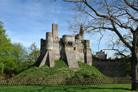 Donjon du château du Plessis-Macé