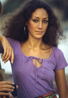 Marisa Berenson, 1975