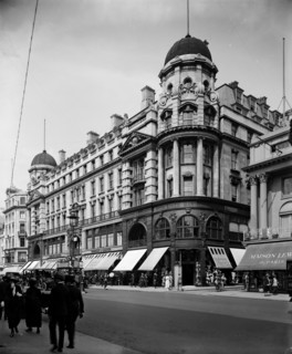Robinson & Cleaver's department store. Regent Street, Westminster, London, 1921