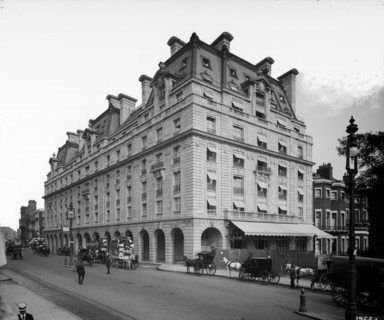Horse drawn omnibuses and cabs pass the Ritz Hotel, Piccadilly, London, 1906