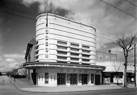 Street view of the Odeon cinema, Isleworth, London, c1935