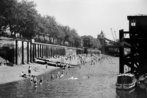 Bathers at Tower Beach, London, c1945-c1965