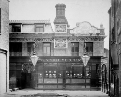 Exterior of the Horseshoe & Wheatsheaf public house, Southwark, London, 1898