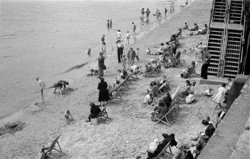 People relaxing on Tower Beach, London, c1945-c1955