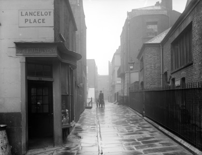 Footpath between Raphael Street and Trevor Square, Knightsbridge, London, 1939
