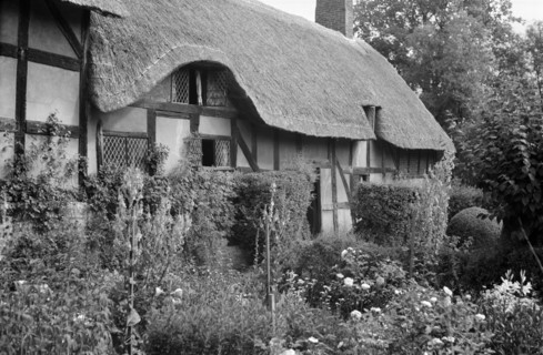 Anne Hathaway's cottage at Shottery, Warwickshire, c1945-c1965