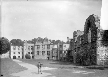Photographer in front of the ruins of Dudley Castle, Dudley, West Midlands, c1860-c1922