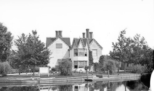 The Swan Inn, Littlemore, Oxfordshire standing on Rose Isle in the River Thames, c1860-c1922