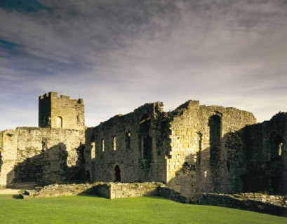 Scolland's Hall and the Gold hole tower, Richmond Castle, North Yorkshire, 1987