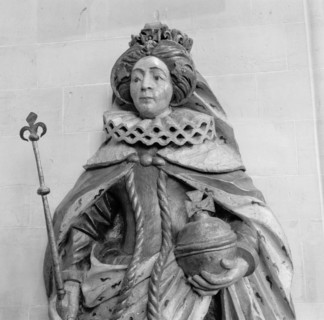 Queen Elizabeth I statue, St Mary Redcliffe Church, Bristol, 1945