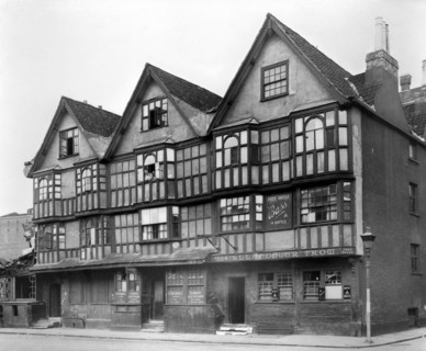 The Llandoger Trow public house, King Street, Bristol, 1941