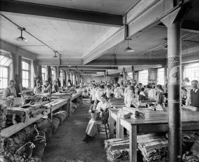 Workers at Hampton's Munitions Works, Lambeth, London, 1914-1918