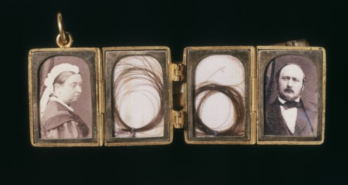 Gold locket said to have been given by Queen Victoria to John Brown, 19th century. Artist: Unknown