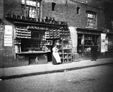 Sunday bird fair, Sclater Street, off Brick Lane, London, 1900s. Artist: John Galt