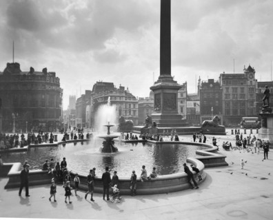 Trafalgar Square, City of Westminster, London. Artist: George Davison Reid