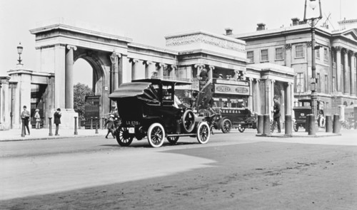 Hyde Park Corner and Constitution Arch, Westminster, London. Artist: Unknown