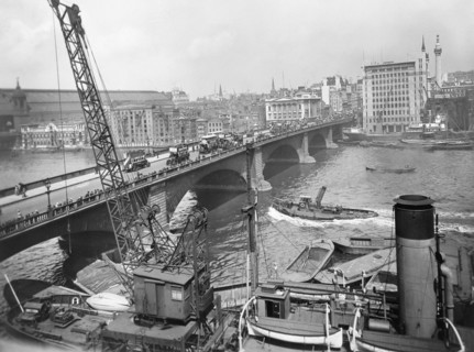London Bridge, Southwark, London. Artist: George Davison Reid