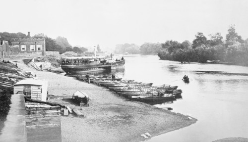 Hampton Court, Richmond-upon-Thames, Surrey. Artist: Unknown