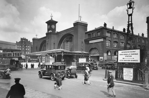 The exterior of King's Cross station. Artist: George Davison Reid