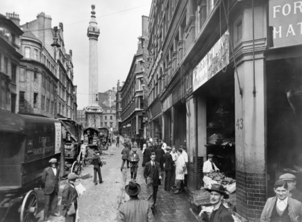 Monument Street and Monument, City of London, before 1933. Artist: George Davison Reid