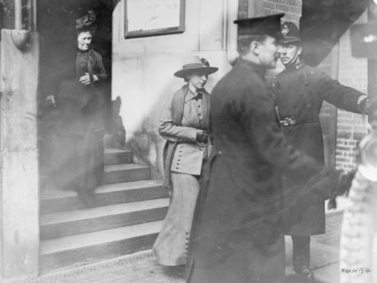 'Slasher' Mary Richardson leaving court, 1914. Creator: Unknown.