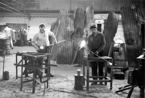 Powell's Glassworks, London, 1955. Artist: Henry Grant