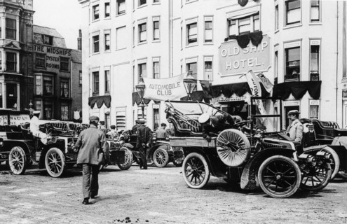 A 1903 Renault 10hp outside the Old Ship Hotel, Brighton, East Sussex, c1903. Artist: Unknown