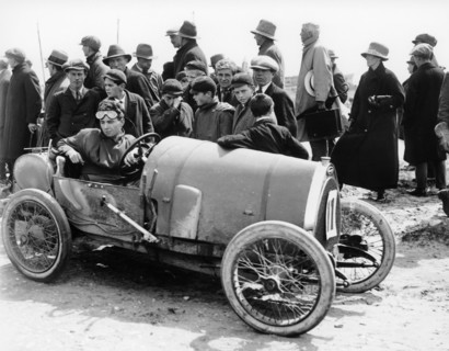 Raymond Mays in a Bugatti, Porthcawl Sands, Wales, (1920s?). Artist: Unknown