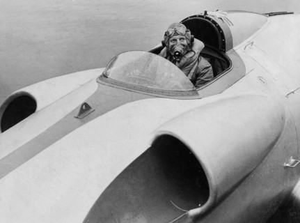 The last picture of John Cobb seen at the helm of 'Crusader', Scotland, September 1952. Artist: Unknown
