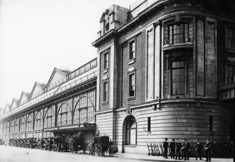 Waterloo Station, 1910. Artist: Unknown