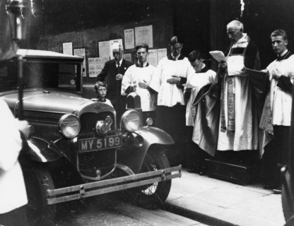 The blessing of cars, City of London, c1930. Artist: Unknown