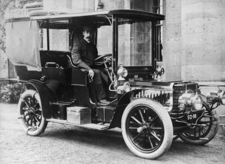 T Thornycroft in a 1903 Gladiator, (c1903?). Artist: Unknown
