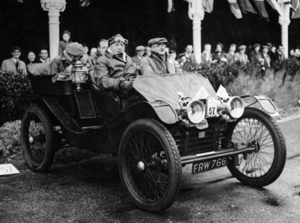 George Lanchester in a 1902 Lanchester, Brighton, East Sussex, 1952. Artist: Unknown