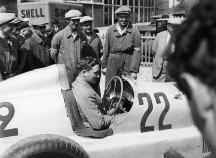 Manfred von Brauchitsch in a Mercedes-Benz, French Grand Prix, Montlhéry, 1934. Artist: Unknown
