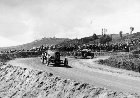 J Chassagne in the Sunbeam leading Jules Goux in the Peugeot, French Grand Prix, Lyons, 1914. Artist: Unknown