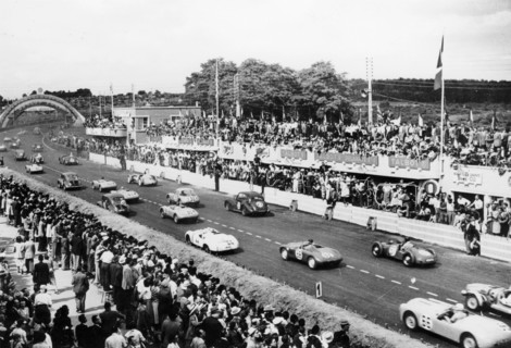 Start of the Le Mans 24 Hours, 1950. Artist: Unknown