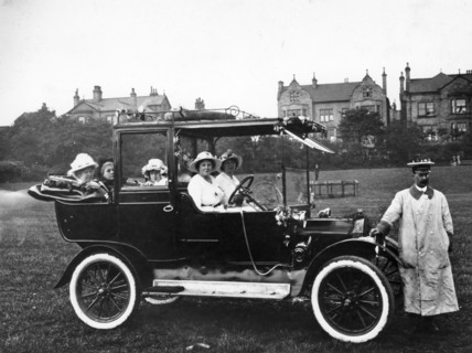 People with a 1914 Model T Ford , 1914. Artist: Unknown