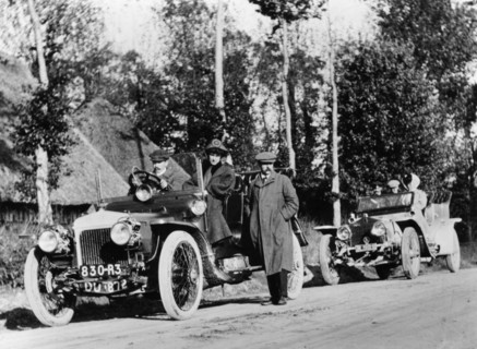 A comparative trial between a Daimler and Rolls Royce Silver Ghost, c1909. Artist: Unknown
