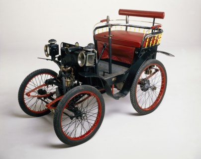 An 1899 Renault 1.75hp. Artist: Unknown
